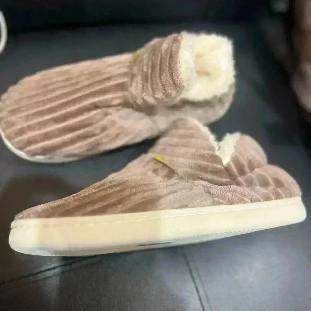 Letter Label Decor Fuzzy Slipper Boots size 5-7 new